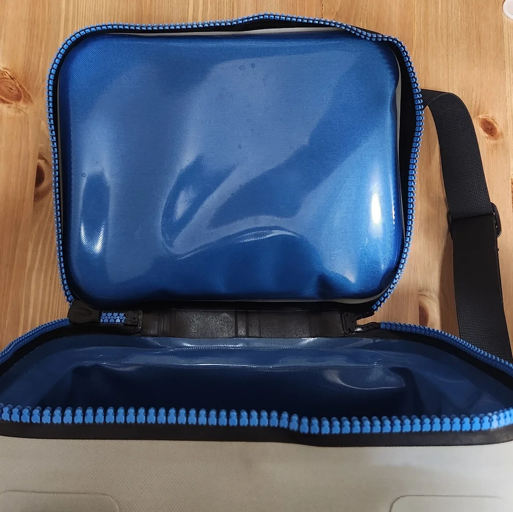 YETI Hopper Flip 12 Tahoe Blue/Grey - Picture 7 of 13